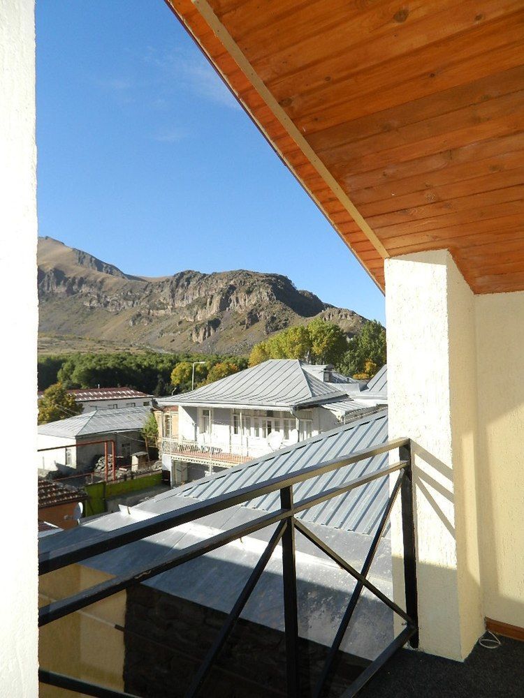 Hôtel Uptown Boutique Kazbegi Extérieur photo